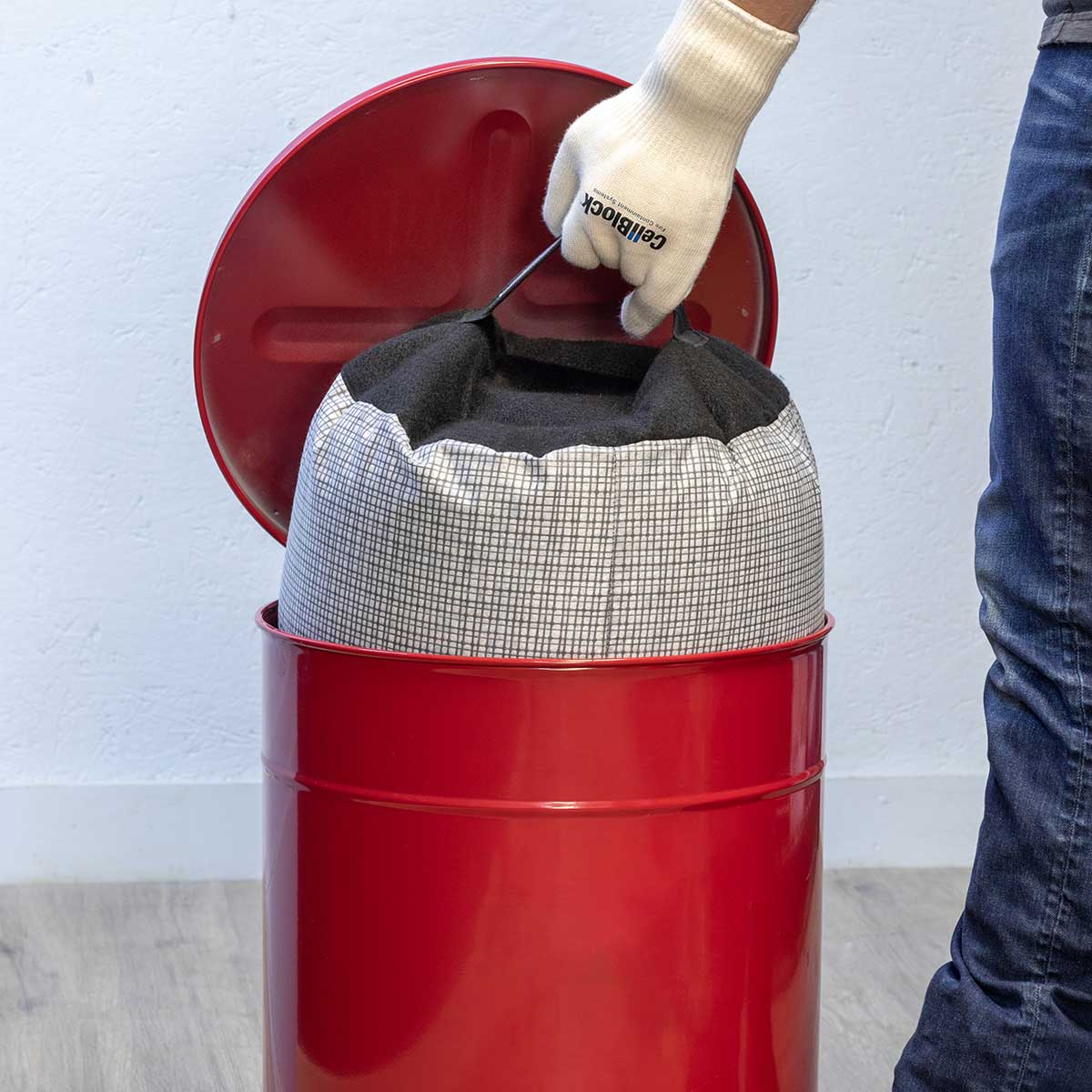 passive battery fire suppression drum plug